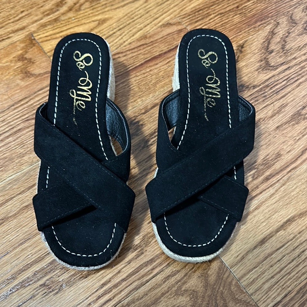 Sandals with small heels